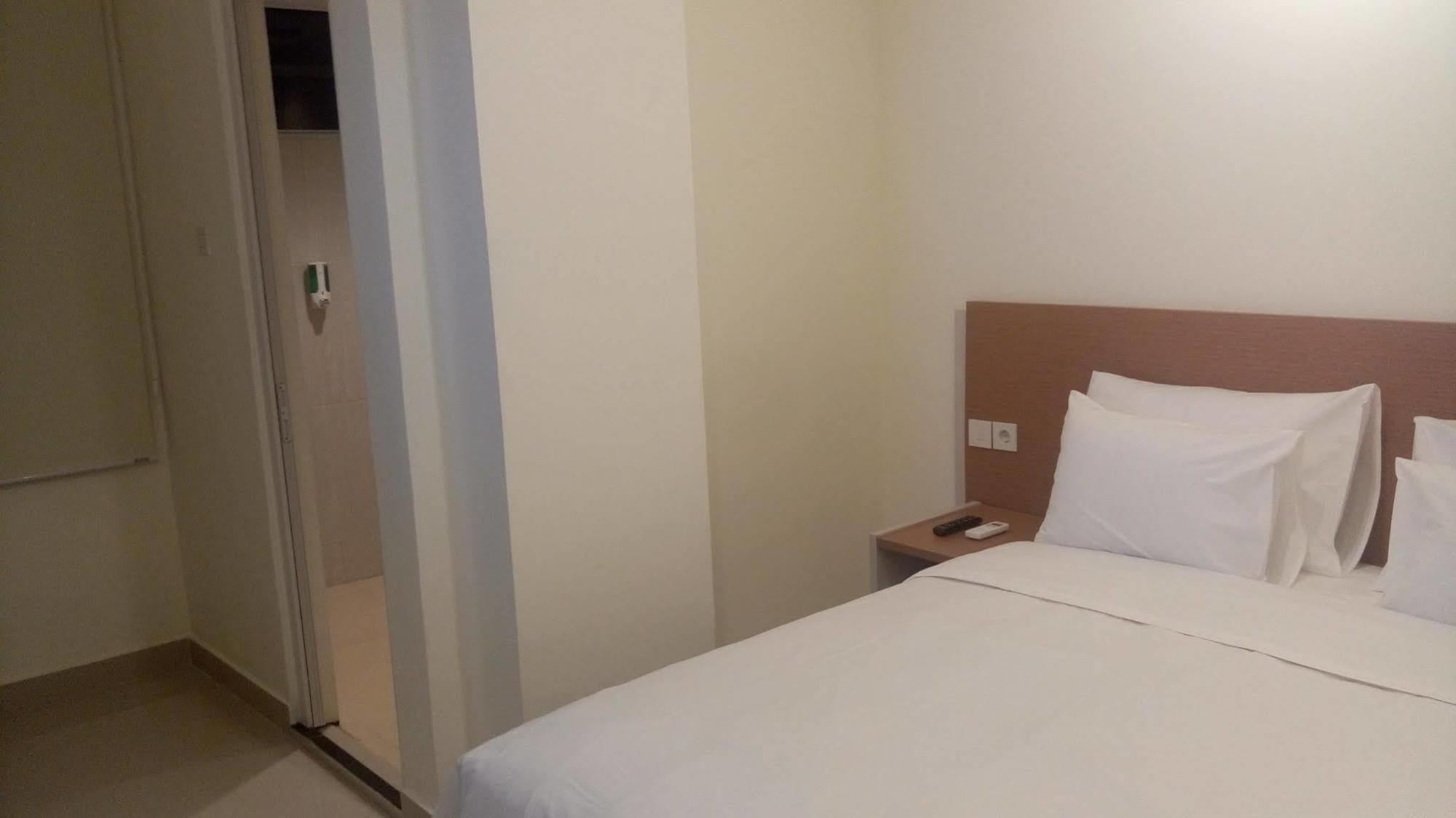 Big Fish Hotel Manado Kültér fotó