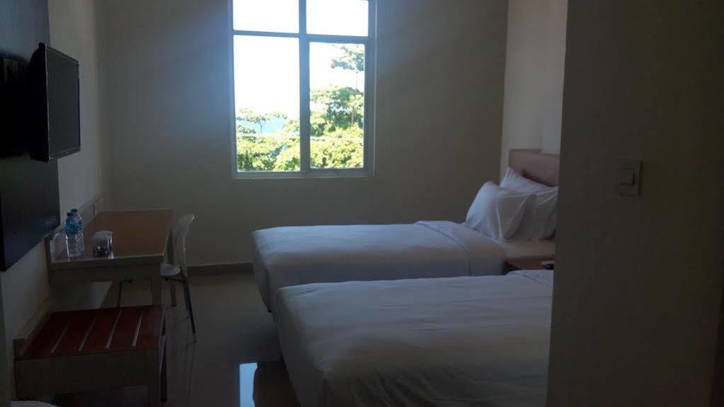 Big Fish Hotel Manado Kültér fotó