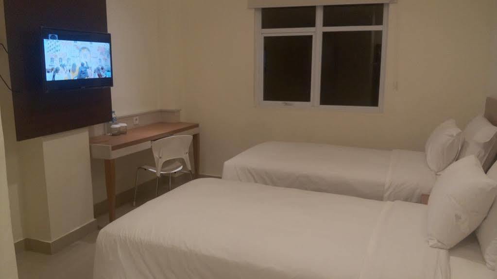 Big Fish Hotel Manado Kültér fotó